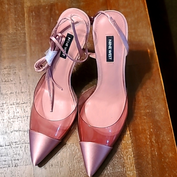 Shoes - Picture 1 of 4